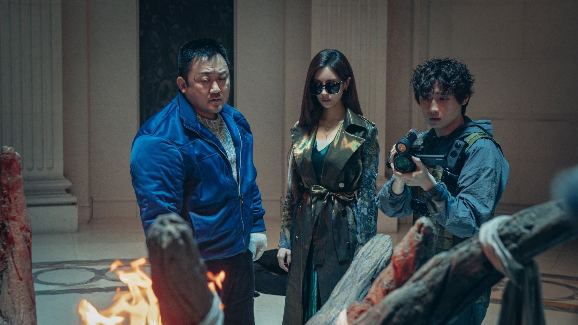 Holy Night: Demon Hunters (2025) 1